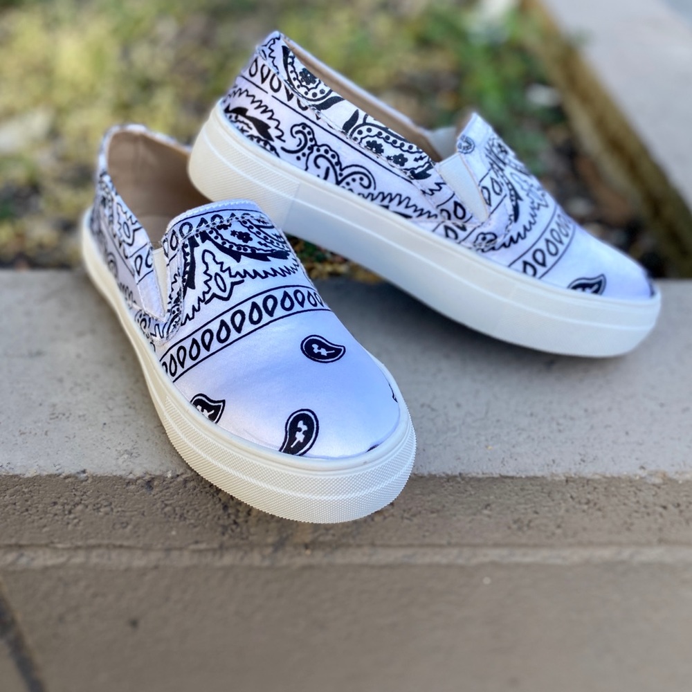 Hot White Bandana Slip On Sneakers Tennis Shoes - Picture 8 of 8
